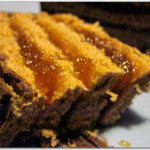Torta multistrato di panbiscotto, marmellata e cioccolato
