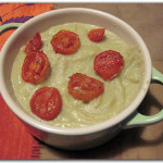 Zuppa di broccoli romani con pomodorini al forno