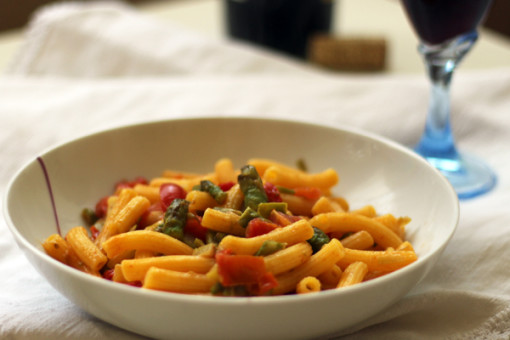Pasta con pomodorini e asparagi