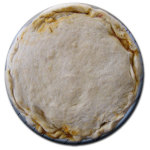 Pizza ripiena con olive, cipollotti, pomodori e formaggio