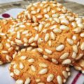 Biscotti con riso soffiato, cocco e cioccolato