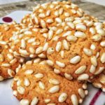 Biscotti con riso soffiato, cocco e cioccolato