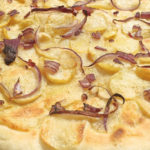 Pizza patate e cipolle con licoli